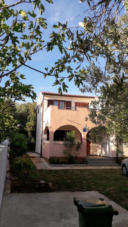 Apartmani Mia Ližnjan Exterior foto