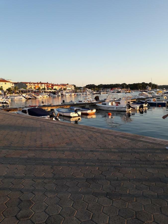 Apartmani Mia Ližnjan Exterior foto